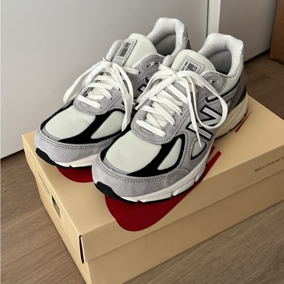 Brand new 990v4 miusa from kith. Size 8.5